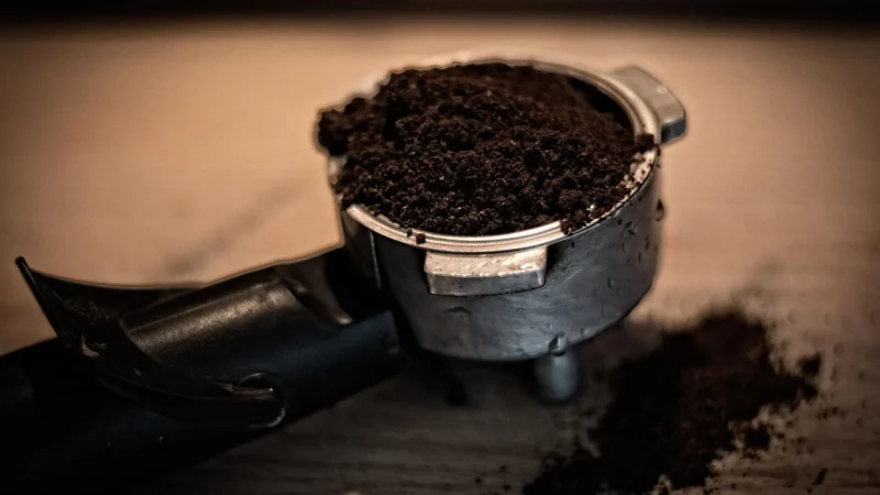 Ekspresy do kawy: kolbowe dla domowych baristów – co jest kluczowe