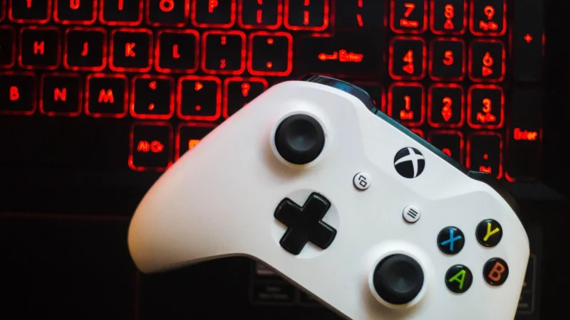 Laptopy gamingowe: co oznaczają limity mocy GPU i jak wpływają na FPS