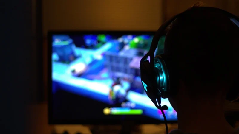 Laptopy gamingowe: porównanie najpopularniejszych matryc IPS vs OLED