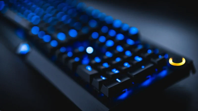 Laptopy gamingowe: test praktyczny – jak mierzyć FPS i temperatury w domu